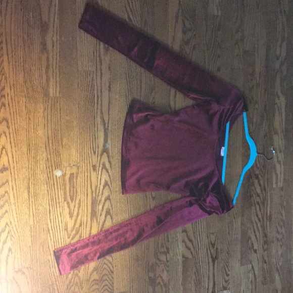 Crimson velvet long sleeve crop top - Picture 2 of 2